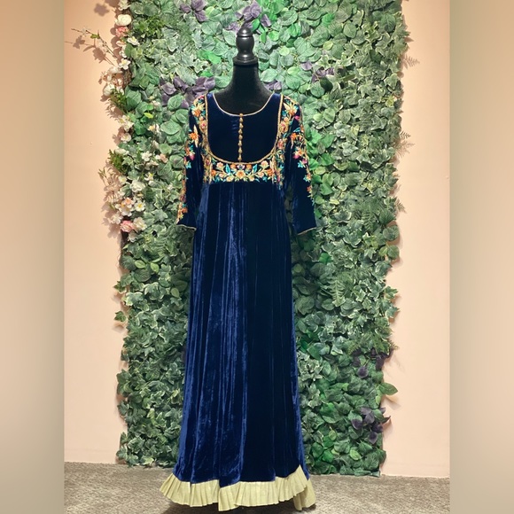 white christmas dresses Vera Velvet Dress main image 1